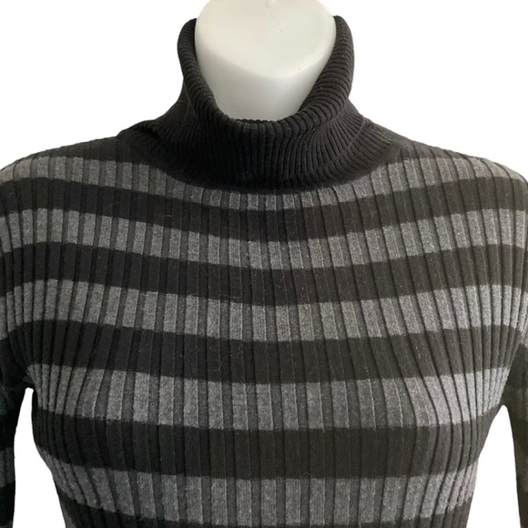 Majora | Striped Sweater - Picture 5 of 7